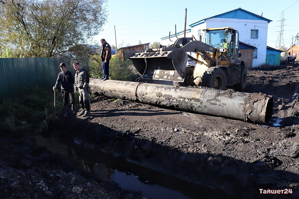 Новости тайшет. Копают трубы. МБУ городское хозяйство Тайшет. Бурван Тайшет. Коммунальное хозяйство Тайшет.